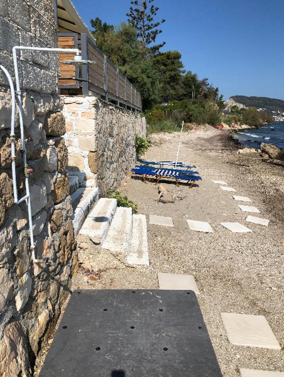 Venetico Beachfront & - 2 Bedroom Appartement Argassi